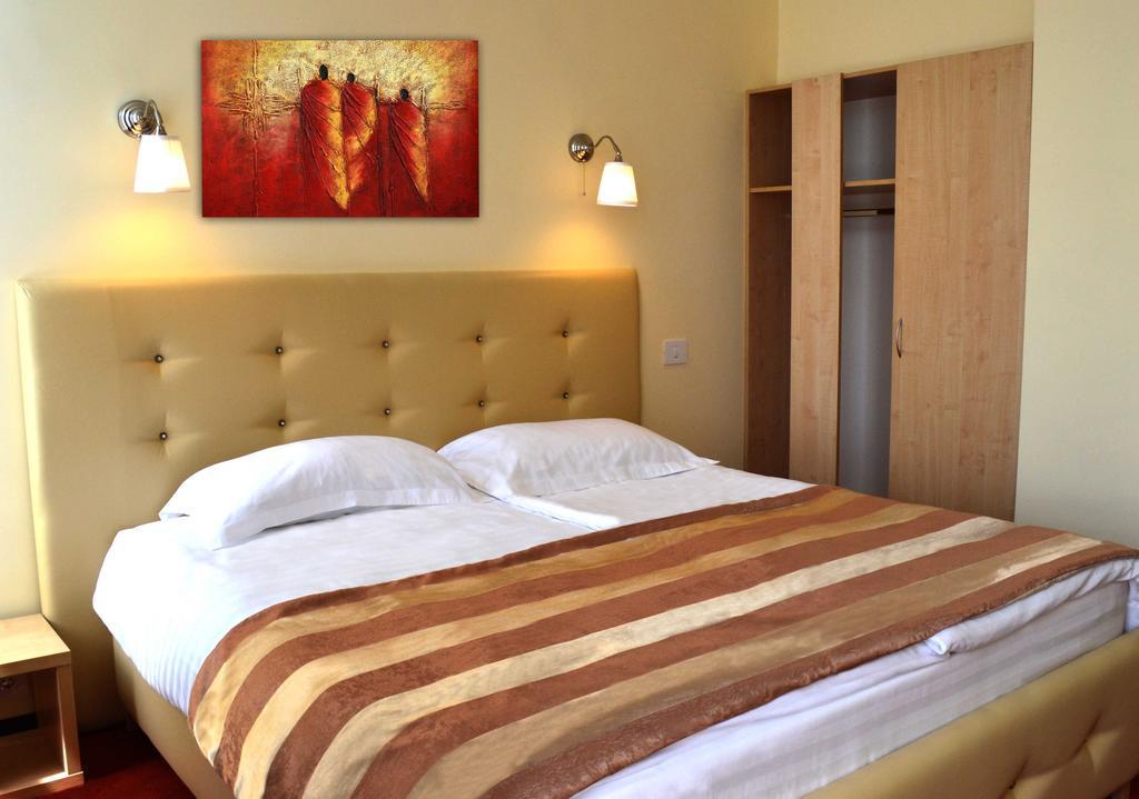 Capitol Hotel Bucureşti Cameră foto